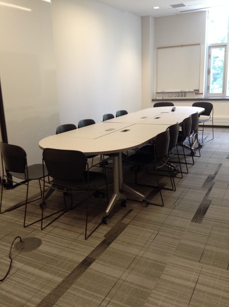 Meeting room with conference table FNB 3020 E